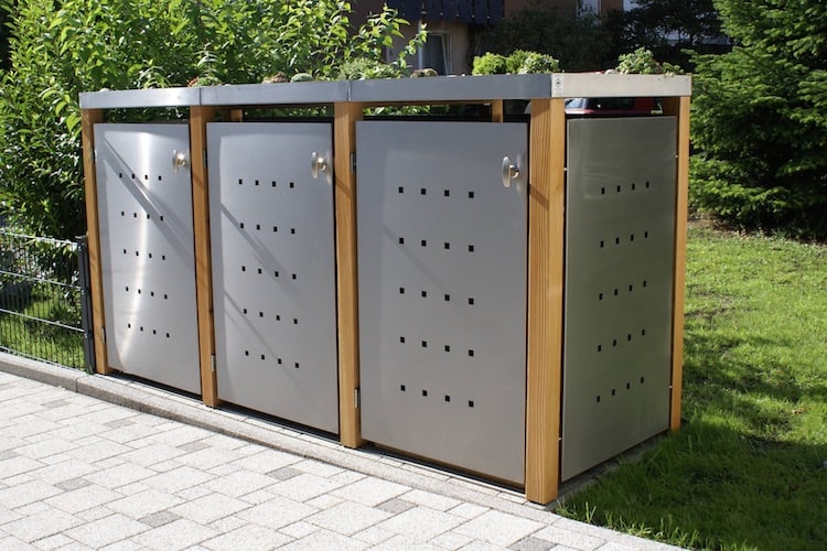 Die Mülltonnenbox mit Lärche- / Douglaisenpfosten ist rundrum aus Edelstahl gebaut. Mülltonnenbox mit Edelstahlseiten und Pfosten aus Lärche oder Douglasie