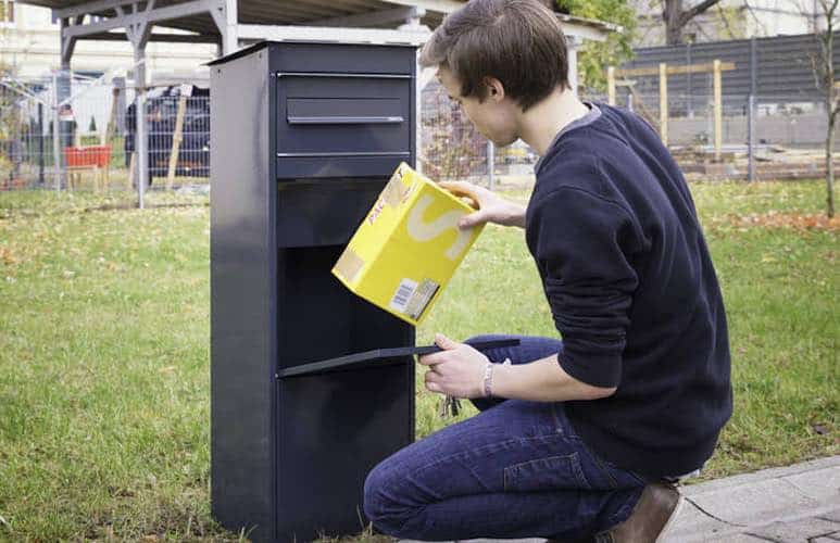 Paket-Briefkasten Entnahme