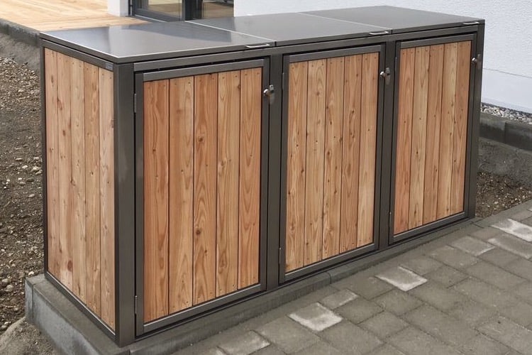 3er Mülltonnenbox Lärche vertikale Lattung Klappdach
